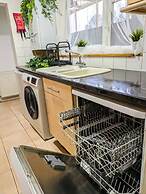 Sleeps 6 - Parking - Garden - Wifi - Bbq