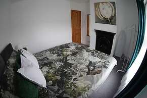 Sleeps 6 - Parking - Garden - Wifi - Bbq