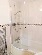 Sleeps 6 - Parking - Garden - Wifi - Bbq