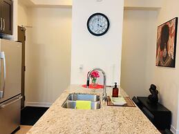 Stylish Cozy 1bedroom Condo in Square one Centre
