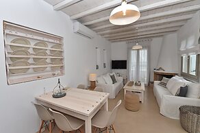 White Tinos Luxury Suites