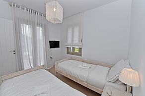 White Tinos Luxury Suites