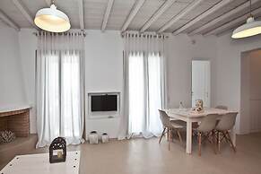 White Tinos Luxury Suites