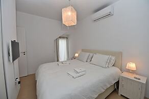 White Tinos Luxury Suites