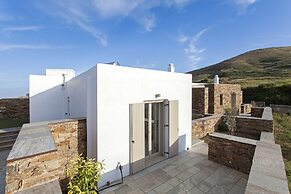 White Tinos Luxury Suites