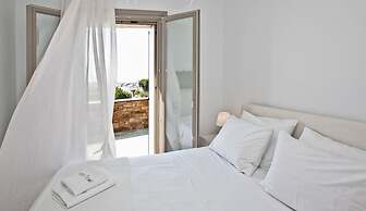 White Tinos Luxury Suites