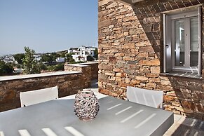 White Tinos Luxury Suites