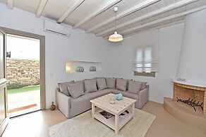 White Tinos Luxury Suites