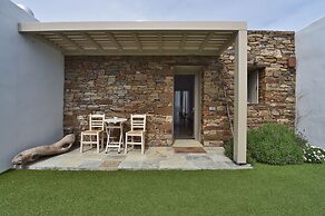 White Tinos Luxury Suites