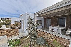 White Tinos Luxury Suites