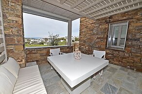 White Tinos Luxury Suites