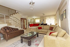 Paradise Town Villa Alison