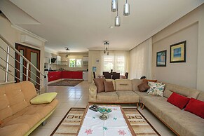 Paradise Town Villa Alison