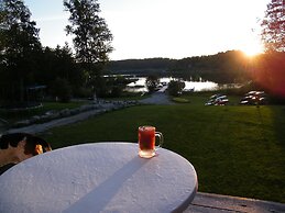 Mowat Landing Cottages