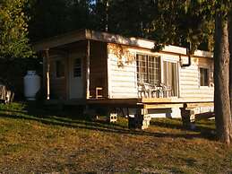 Mowat Landing Cottages