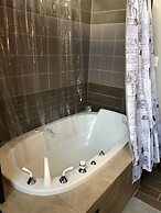 Mowat Landing Cottages