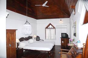 The Old Courtyard Hotel