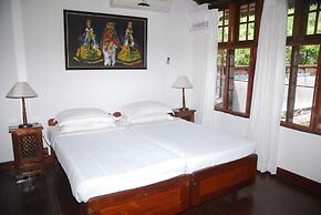 The Old Courtyard Hotel