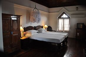 The Old Courtyard Hotel