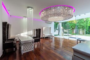 Seven Secrets by Hanging Gardens