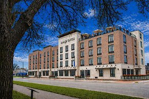 Hotel Indigo Traverse City by IHG