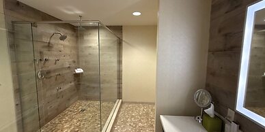 Hotel Indigo Traverse City by IHG