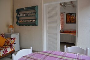 Yellow Bird Apartment