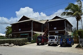 Yellow Bird Apartment