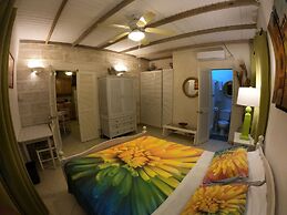 Yellow Bird Apartment