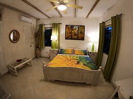 Yellow Bird Apartment