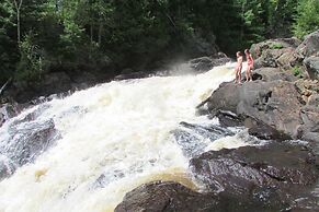 Dwight Village Motel