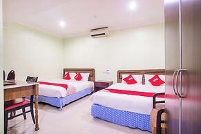 Super OYO 89363 Casavilla Hotel