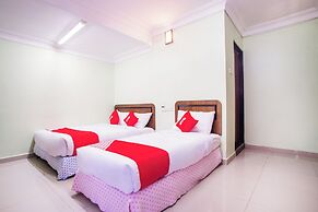 Super OYO 89363 Casavilla Hotel