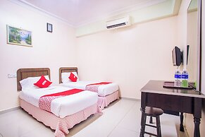 Super OYO 89363 Casavilla Hotel