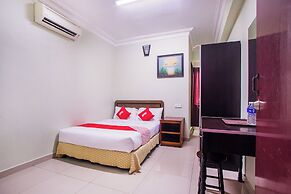 Super OYO 89363 Casavilla Hotel