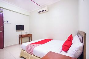 Super OYO 89363 Casavilla Hotel