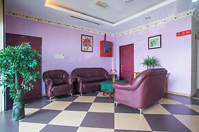 Super OYO 89363 Casavilla Hotel