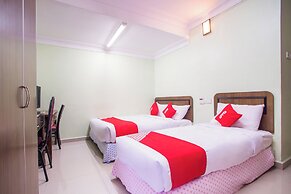 Super OYO 89363 Casavilla Hotel