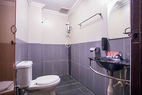 Super OYO 89363 Casavilla Hotel