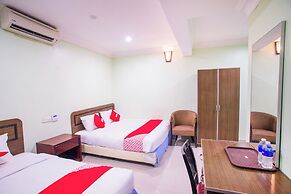 Super OYO 89363 Casavilla Hotel