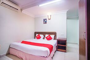 Super OYO 89363 Casavilla Hotel