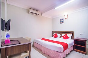 Super OYO 89363 Casavilla Hotel