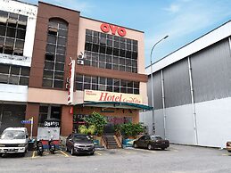 Super OYO 89363 Casavilla Hotel