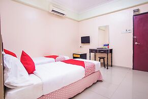 Super OYO 89363 Casavilla Hotel