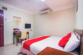 Super OYO 89363 Casavilla Hotel