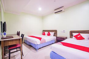 Super OYO 89363 Casavilla Hotel