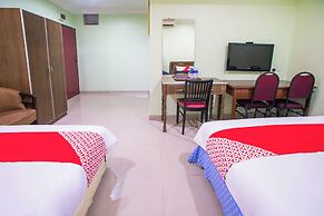 Super OYO 89363 Casavilla Hotel