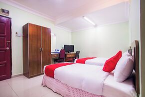 Super OYO 89363 Casavilla Hotel