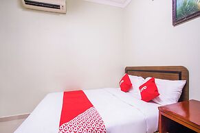 Super OYO 89363 Casavilla Hotel