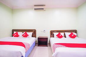 Super OYO 89363 Casavilla Hotel